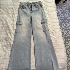 Light Wash Cargo Wide-Leg Women’s Jeans